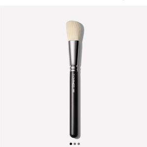 NIB - MAC 168 Synthetic Large Angled Contour Brush